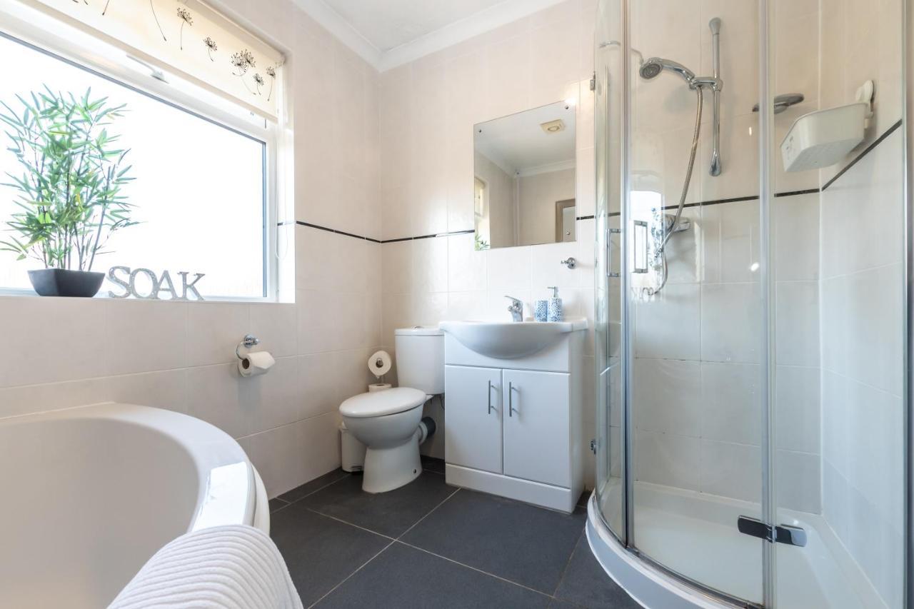 Cheerful 3-Bedroom Douglas House With Patio Σαουθάμπτον Εξωτερικό φωτογραφία