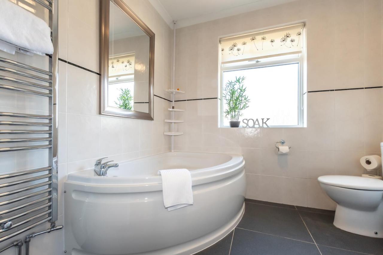 Cheerful 3-Bedroom Douglas House With Patio Σαουθάμπτον Εξωτερικό φωτογραφία